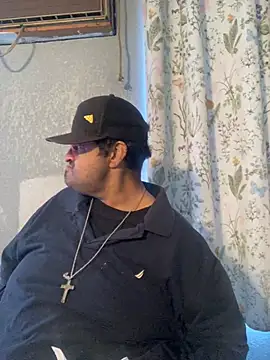 Snapshot of Miguel16i chatting on 03.19.25 Miguel16i online show from 03.19.25