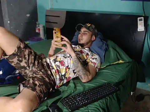 Snapshot of xxxxhotxoxo chatting on 11.21.25 xxxxhotxoxo online show from 11.21.25