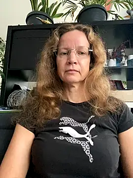 AnnikaRose online show from 11.04.25