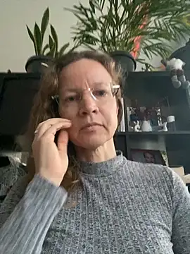 AnnikaRose online show from 11.18.25