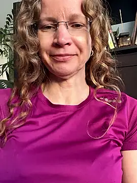 Snapshot of AnnikaRose chatting on 04.22.26 AnnikaRose online show from 04.22.26
