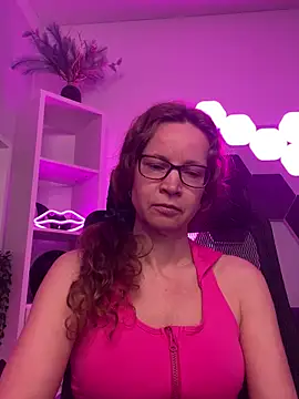 Snapshot of AnnikaRose chatting on 04.24.26 AnnikaRose online show from 04.24.26