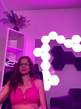 Snapshot of AnnikaRose chatting on 05.21.26 AnnikaRose online show from 05.21.26