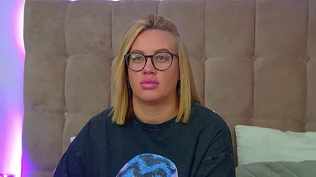 MariaNeumann online show from 11.19.25