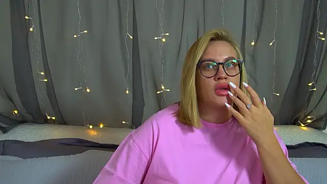 MariaNeumann online show from 11.22.25