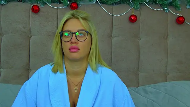 MariaNeumann online show from 12.19.25