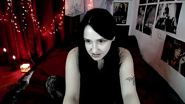 Snapshot of Tricky_Vicky666 chatting on 10.16.25 Tricky Vicky666 online show from 10.16.25