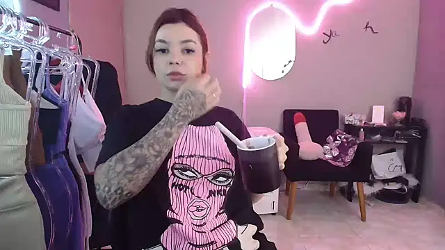 Snapshot of HotRuiva chatting on 12.27.24 HotRuiva online show from 12.27.24