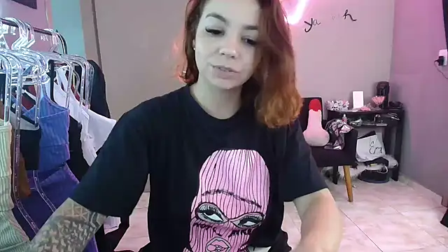 Snapshot of HotRuiva chatting on 12.30.24 HotRuiva online show from 12.30.24