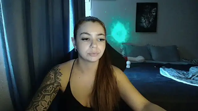 Snapshot of HotRuiva chatting on 02.26.25 HotRuiva online show from 02.26.25