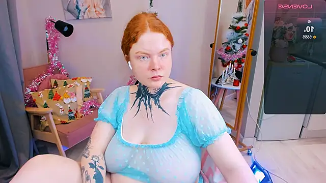 Snapshot of Cassie_xKiss chatting on 12.27.24 Cassie xKiss online show from 12.27.24