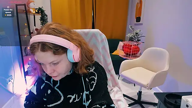 Snapshot of Cassie_xKiss chatting on 03.10.25 Cassie xKiss online show from 03.10.25