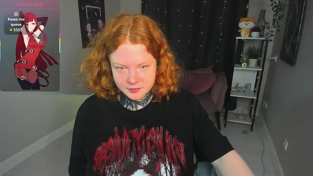 Snapshot of Cassie_xKiss chatting on 09.17.25 Cassie xKiss online show from 09.17.25