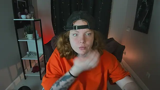 Snapshot of Cassie_xKiss chatting on 10.15.25 Cassie xKiss online show from 10.15.25