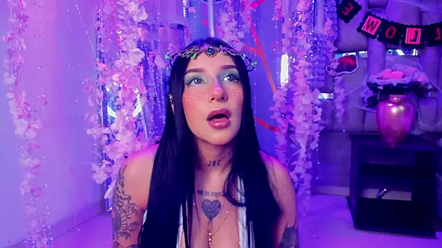 Leiaa  online show from 10.26.25