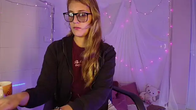 Giia paiige18 online show from 11.06.25