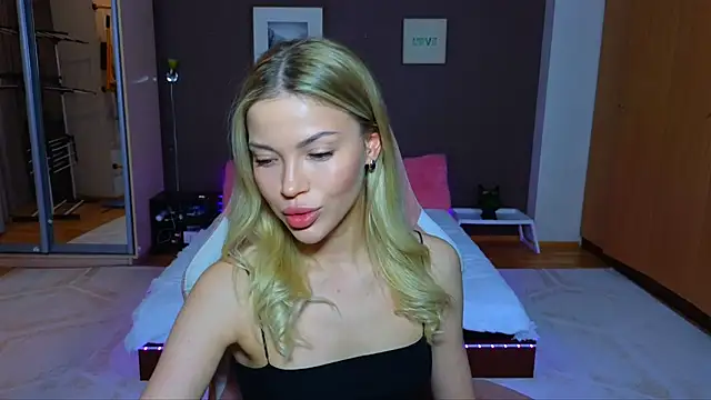 Snapshot of EmmyMills chatting on 01.17.25 EmmyMills online show from 01.17.25