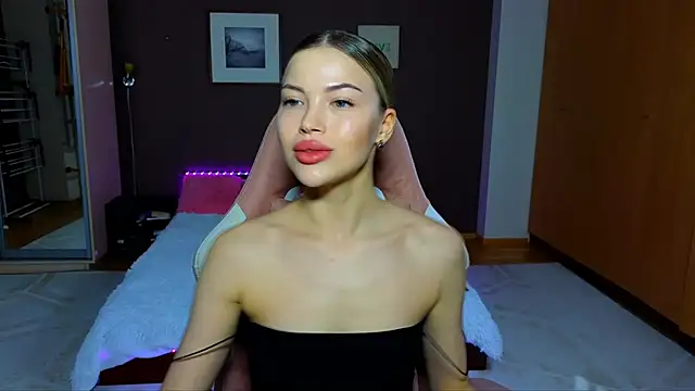 Snapshot of EmmyMills chatting on 02.23.25 EmmyMills online show from 02.23.25