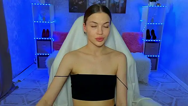 EmmyMills online show from 02.08.26