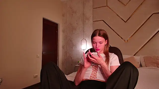 EmmyMills online show from 04.15.26