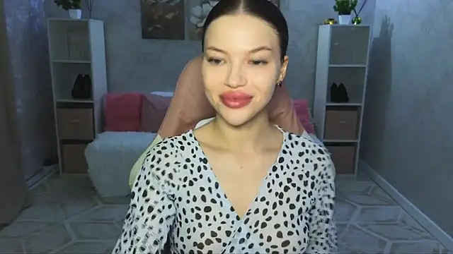 Snapshot of EmmyMills chatting on 07.14.26 EmmyMills online show from 07.14.26