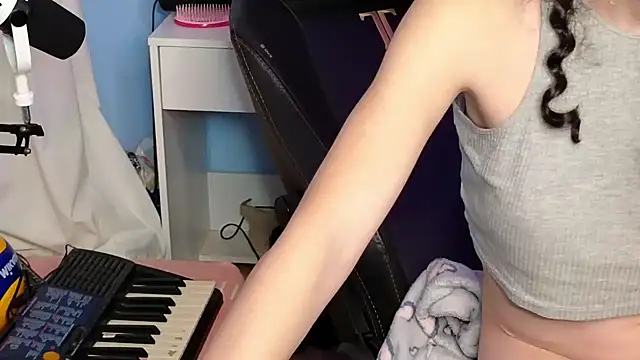 MemiKouki online show from 11.27.25