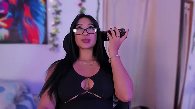 Snapshot of BellaHarllow chatting on 12.06.24 BellaHarllow online show from 12.06.24