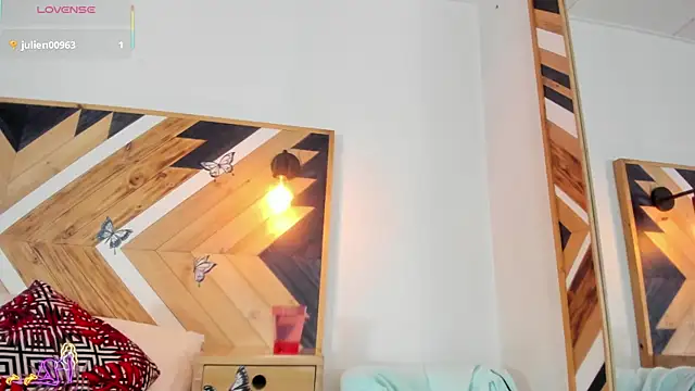 Snapshot of Kathaleiya_Ozz chatting on 10.25.25 Kathaleiya Ozz online show from 10.25.25