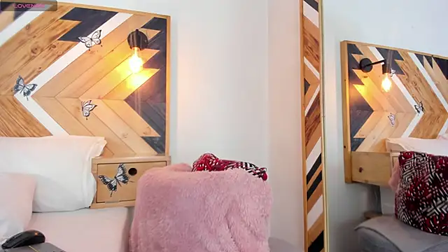 Snapshot of Kathaleiya_Ozz chatting on 10.28.25 Kathaleiya Ozz online show from 10.28.25