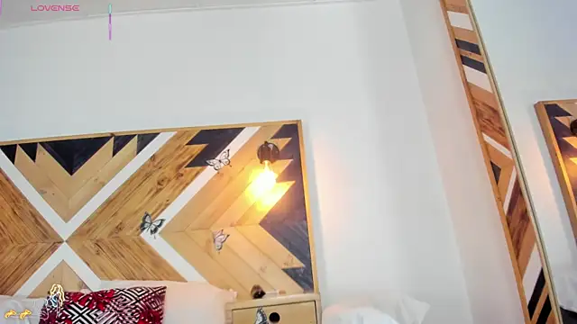 Snapshot of Kathaleiya_Ozz chatting on 11.18.25 Kathaleiya Ozz online show from 11.18.25