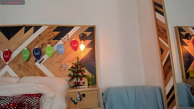 Snapshot of Kathaleiya_Ozz chatting on 12.04.25 Kathaleiya Ozz online show from 12.04.25