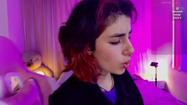 Snapshot of _Artemisa_X chatting on 09.24.25 Artemisa X online show from 09.24.25