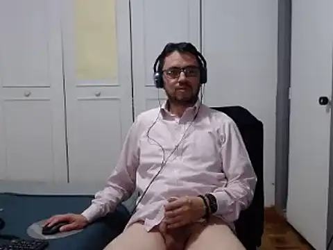 Snapshot of Diptongo chatting on 12.02.24 Diptongo online show from 12.02.24