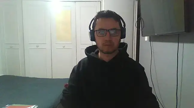 Snapshot of Diptongo chatting on 12.24.24 Diptongo online show from 12.24.24