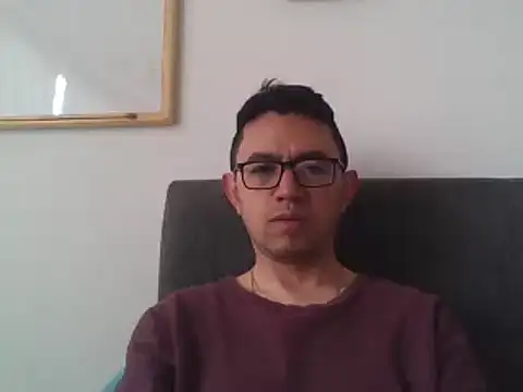 Snapshot of Diptongo chatting on 12.30.24 Diptongo online show from 12.30.24