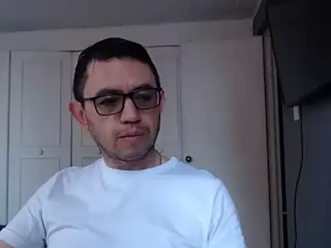 Snapshot of Diptongo chatting on 01.03.25 Diptongo online show from 01.03.25