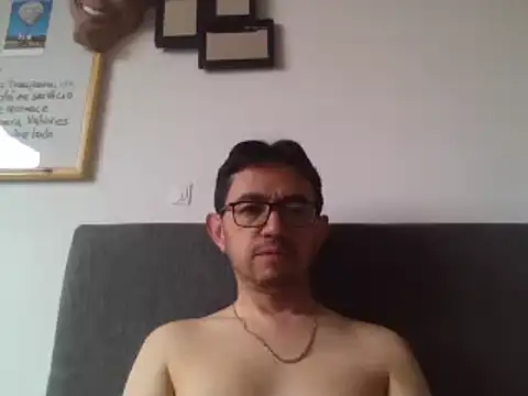 Snapshot of Diptongo chatting on 02.26.25 Diptongo online show from 02.26.25