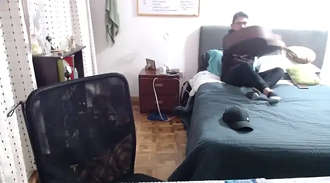 Snapshot of Diptongo chatting on 03.17.25 Diptongo online show from 03.17.25