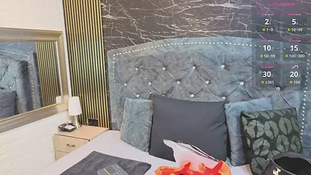 charlotte  G online show from 04.10.26