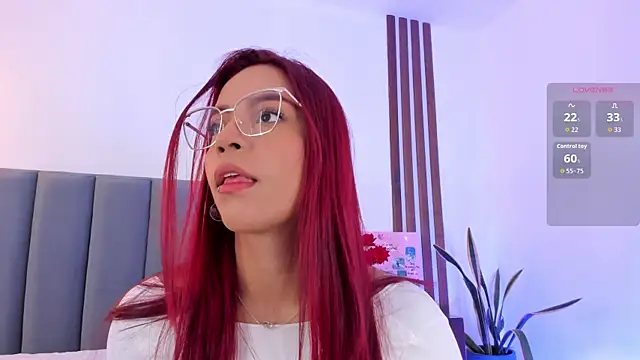 Snapshot of Scarlett_Morgan_ chatting on 11.18.25 Scarlett Morgan online show from 11.18.25