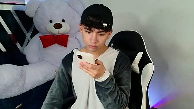 Snapshot of Niico_Cruz chatting on 02.18.25 Niico Cruz online show from 02.18.25