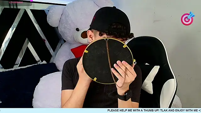 Snapshot of Niico_Cruz chatting on 02.19.25 Niico Cruz online show from 02.19.25