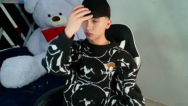 Snapshot of Niico_Cruz chatting on 02.20.25 Niico Cruz online show from 02.20.25