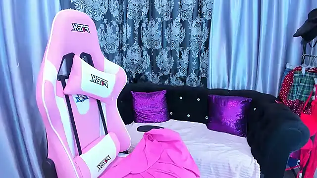 KamilaFoxy online show from 02.04.25