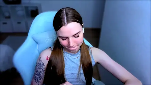 StellaLawless online show from 11.17.25