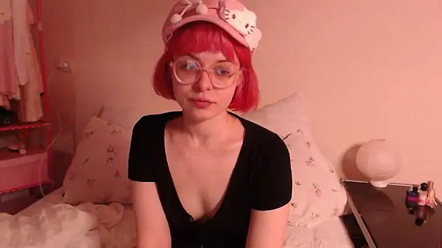 Snapshot of KatieMelone chatting on 07.15.26 KatieMelone online show from 07.15.26