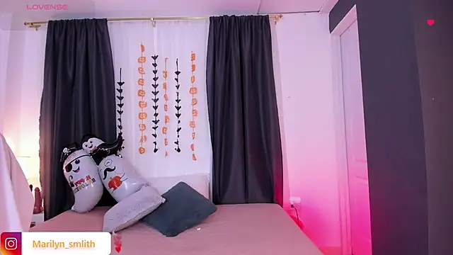 MarilynSmIith online show from 10.12.25