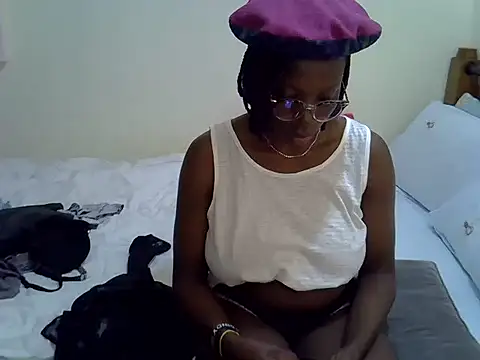 Snapshot of Sweet_Bear chatting on 11.10.25 Sweet Bear online show from 11.10.25