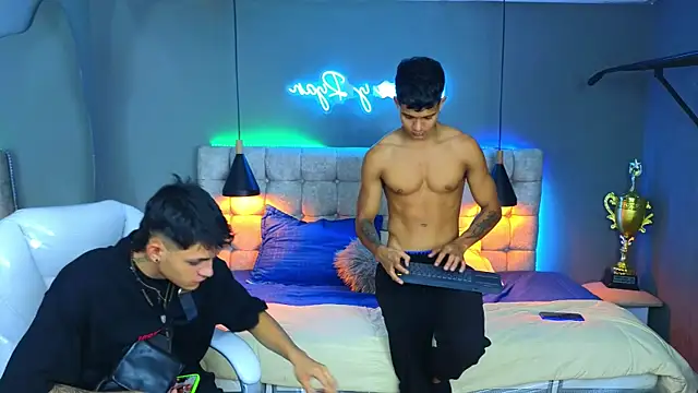 Snapshot of Paradise_boy_s chatting on 12.11.24 Paradise boy s online show from 12.11.24