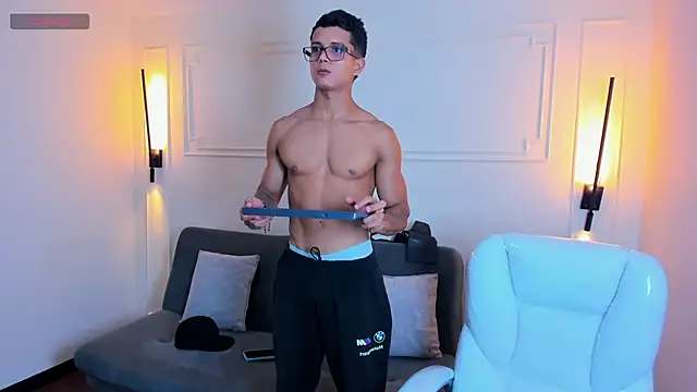 Snapshot of Paradise_boy_s chatting on 10.22.25 Paradise boy s online show from 10.22.25